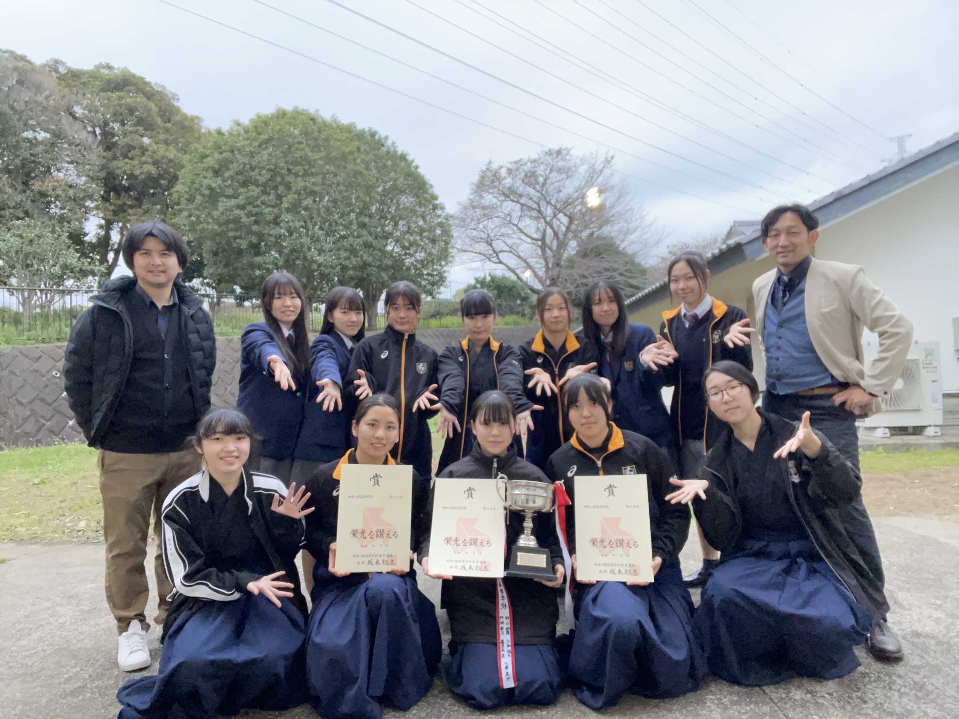 神奈川県高等学校弓道新人大会女子団体戦優勝、女子個人第５位入賞、第８位入賞