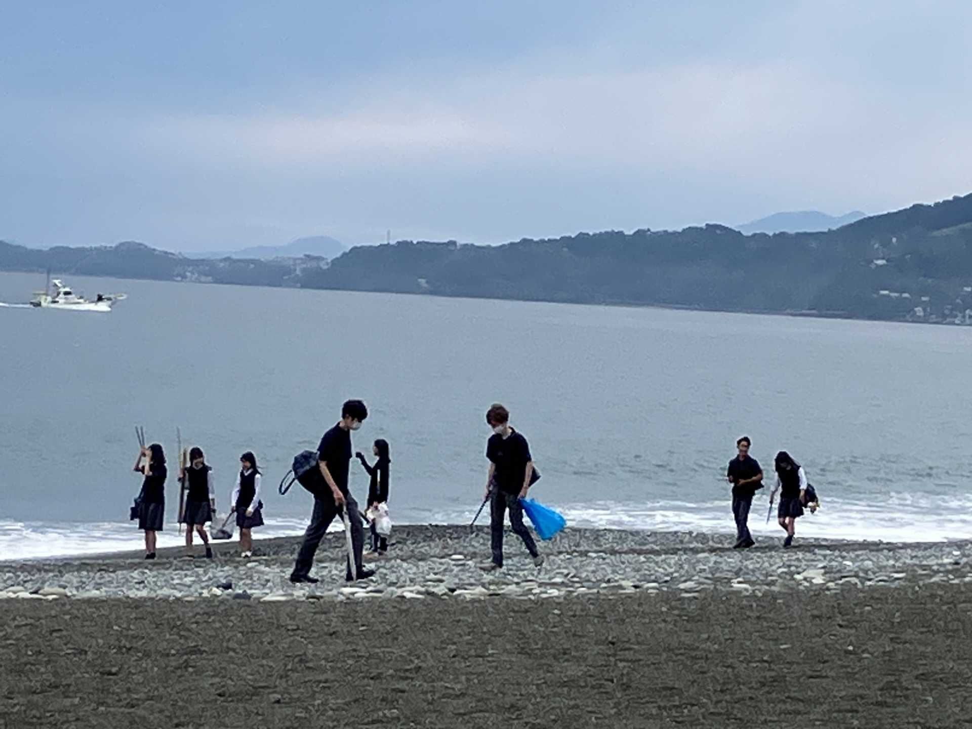美化委員会　御幸の浜海岸清掃活動