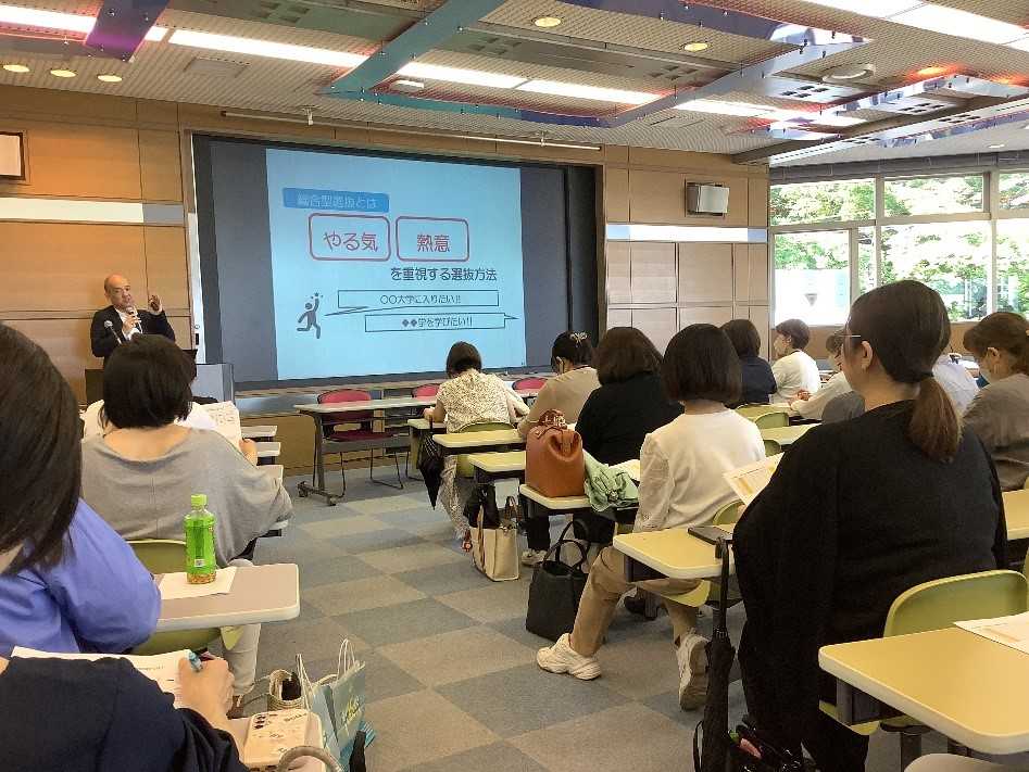 保護者対象進路講演会　開催