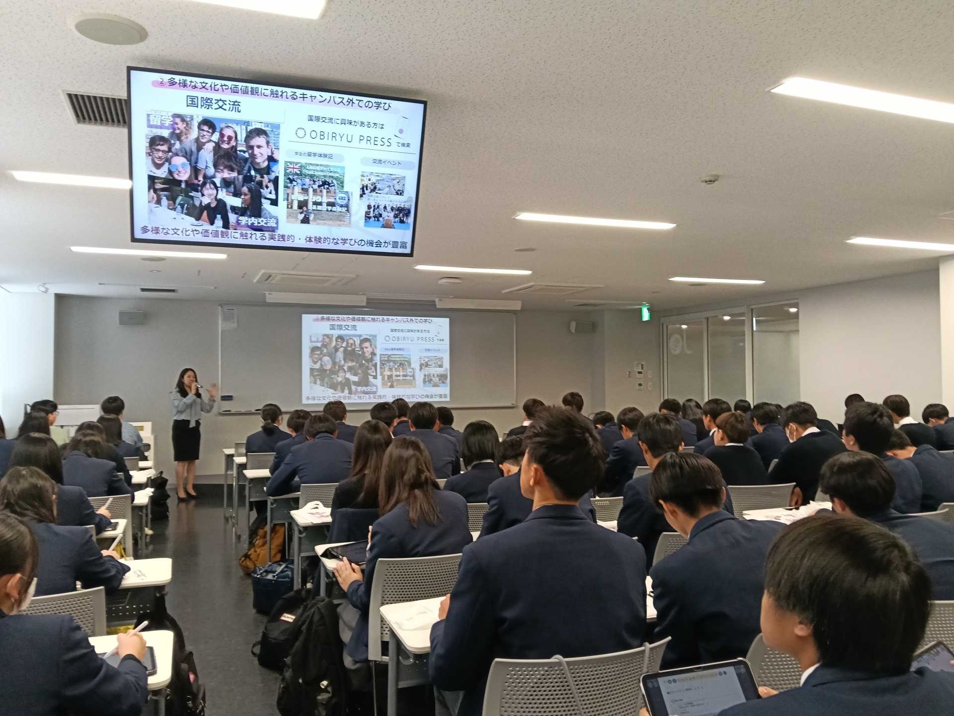 進学コース１年　キャンパス見学ツアー